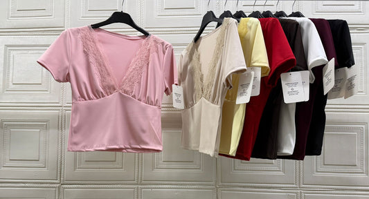 MAGLIA A MEZZA MANICA CON PIZZO NEL COLLETTO A V
