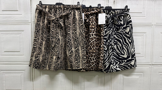 PANTALONCINO FANTASY CON CINTURINO NODATO