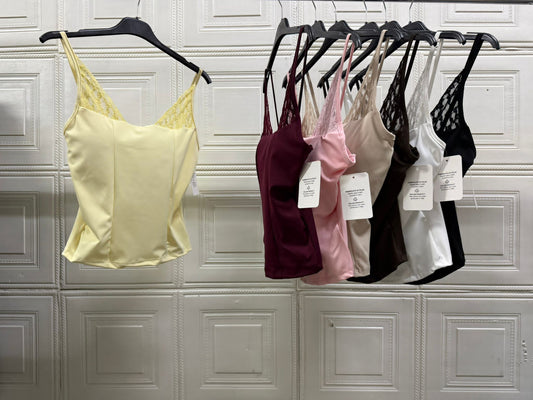 TOP CON BRETELLE MEZZO IN PIZZO