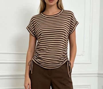 T-SHIRT A RIGHE ELASTICIZZATO NEI LATI