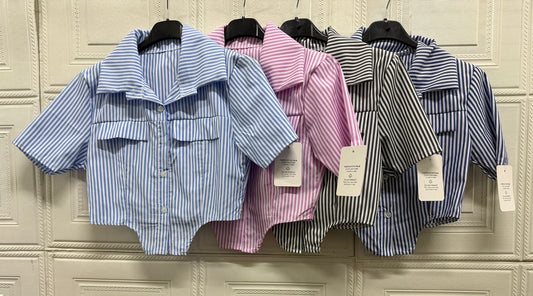 CAMICIA CORTA A RIGHE CON FINTE TASCHE