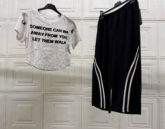 COORDINATO CON BANDE E MAGLIA CON SCRITTA