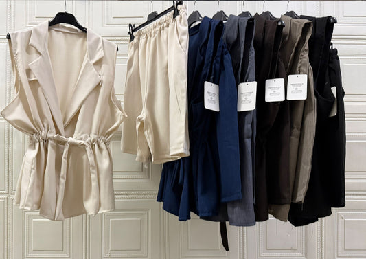 COORDINATO CON BERMUDA E GIACCA NODATA IN VITA