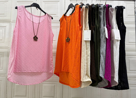 MAGLIA SBUCATA A GIRO MANICA CURVY CON COLLANA