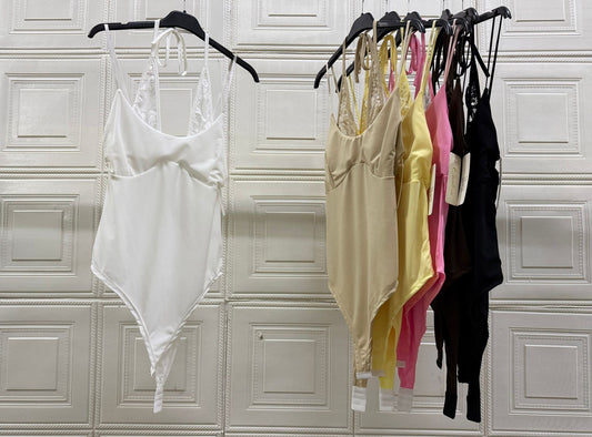 BODY CON BRETELLA RETRO IN PIZZO
