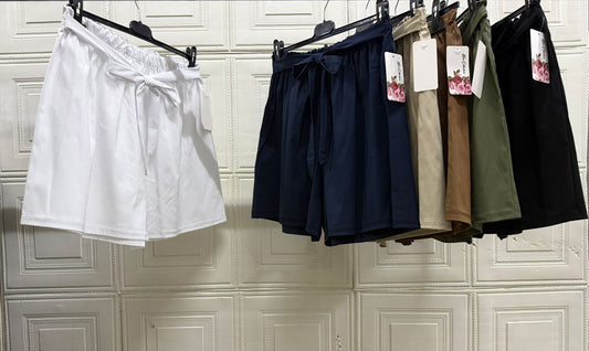 PANTALONCINO BASIC CON CINTURINO NODATO
