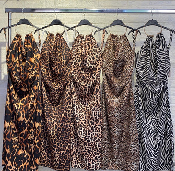 VESTITO ANIMALIER CON COLLARE DORATO
