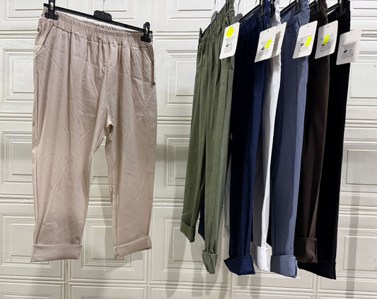 PANTALONE MODELLO CAPRI CON PIEGA IN CAVIGLIA
