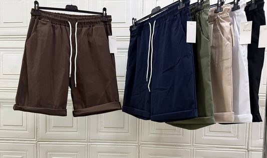 PANTALONE A BERMUDA CORTO CON PIEGHINO E LACCIO