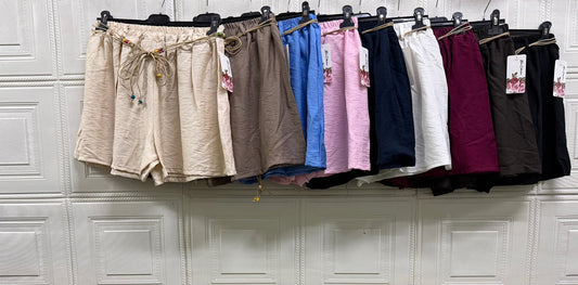 PANTALONCINO CON CINTURINO A FUNE E PERLINE