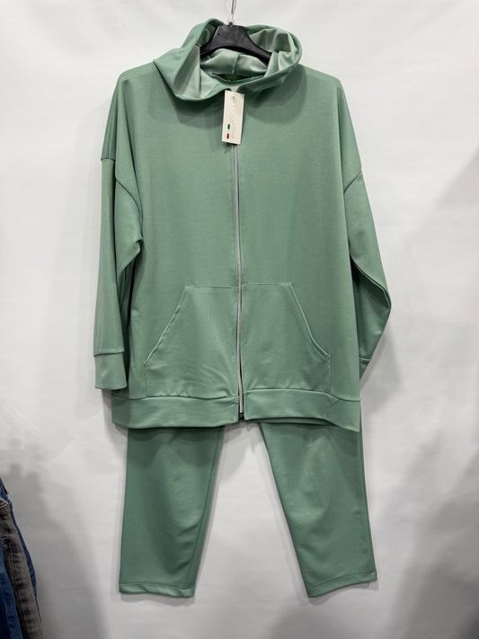 TAGLIA CURVY TUTA A ZIP E CAPPUCCIO