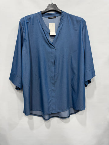 MAGLIA CURVY CON COLLETTO APERTO