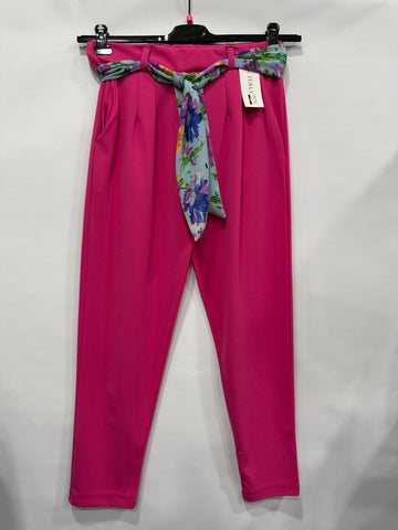 PANTALONE CURVY CON TASCHE E FASCIA A COLORE