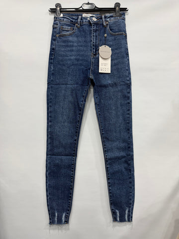 JEANS SKINNY CON STRAPPO CAVIGLIA