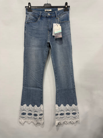 JEANS A ZAMPETTA CON PIZZO IN BASSO ART.2571