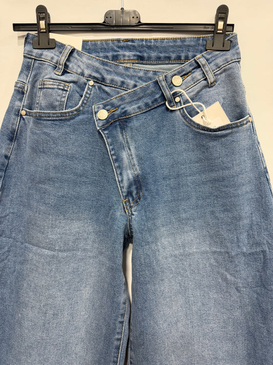 JEANS BALLOON CON CHIUSURE ASSIMETRICHE ART.FX834