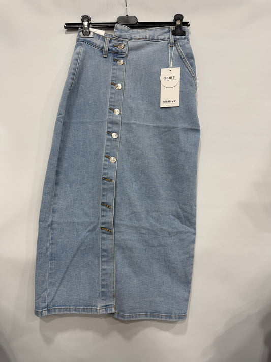GONNA DI JEANS CON SERIE DI BOTTINI ASSIMETRICI