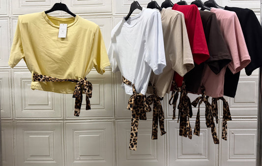MAGLIA CON SPALLINE CON FOULARE A CINTURINO IN VITA