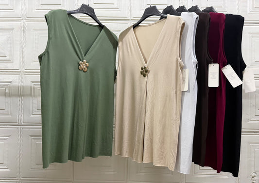 MAGLIA COMODA CON FIORE IN SCOLLO A V