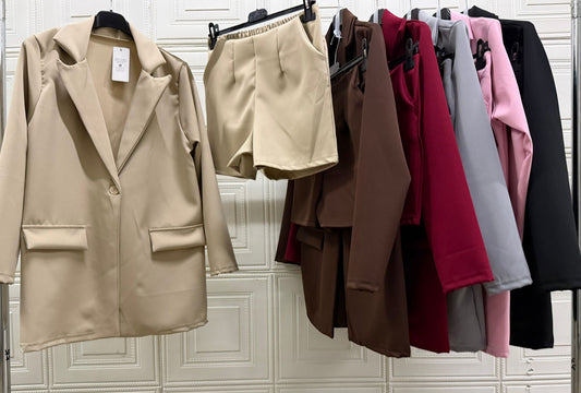 COORDINATO CON PANTALONCINO E GIACCA