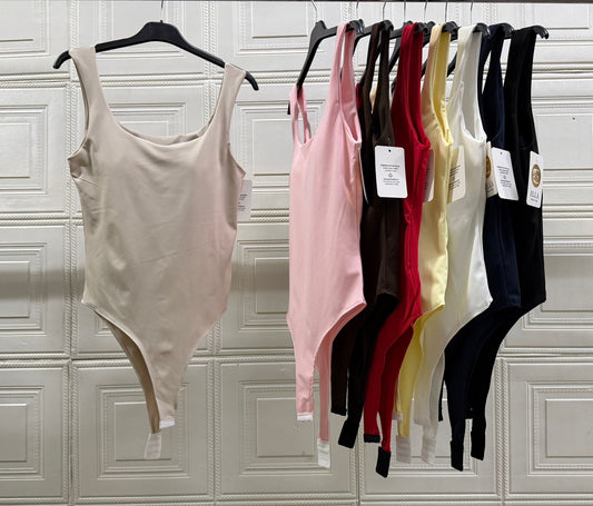 BODY CON SCOLLO QUADRATO GIRO MANICA IN LICRA