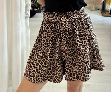 PANTALONCINO FANTASY CON CINTURINO NODATO